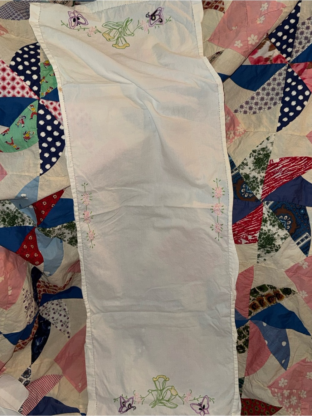 White Embroidered Floral Linen Runner